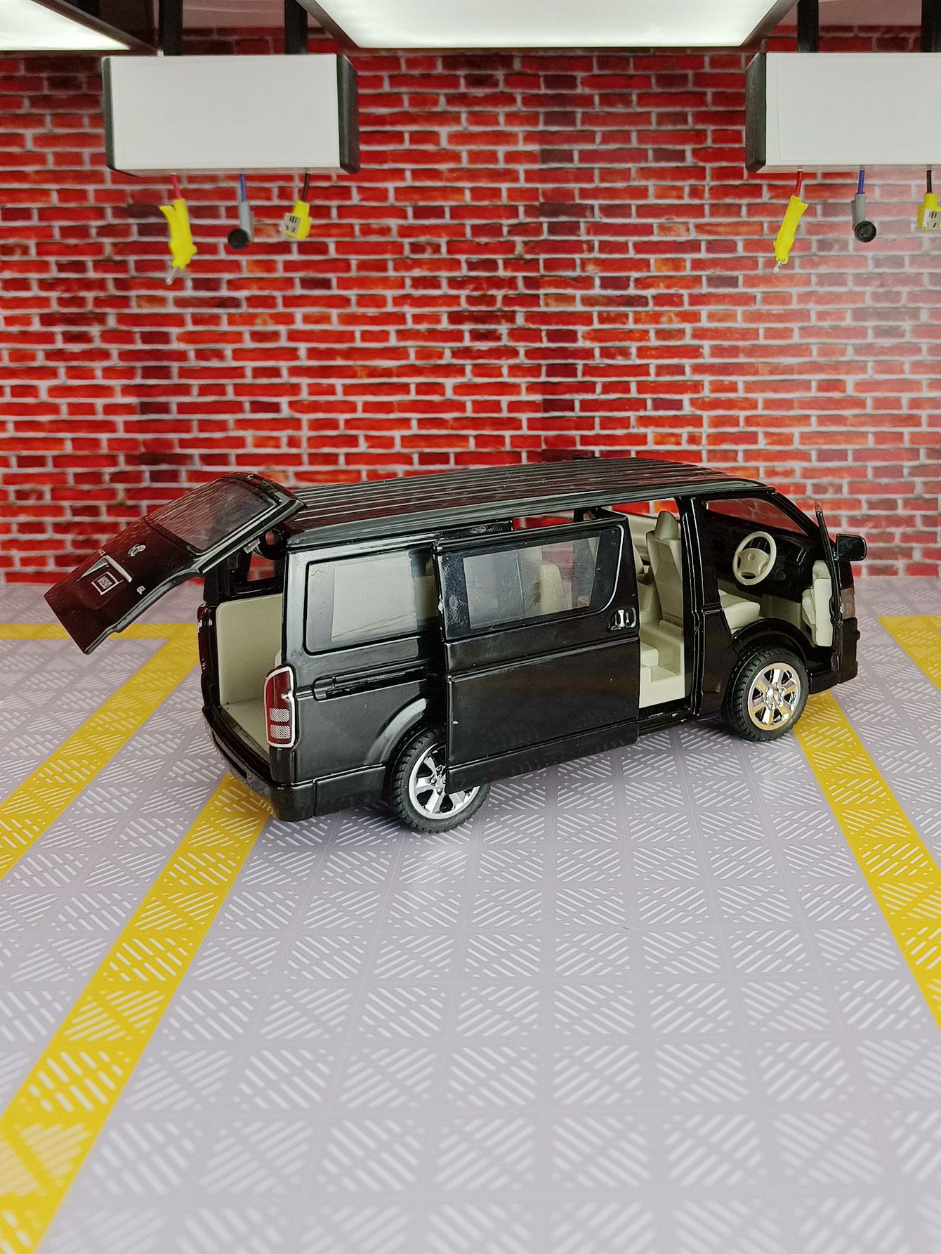 1:32 simulation Toyota Hiace a - đánh giá và giá Decor Lighting Returns